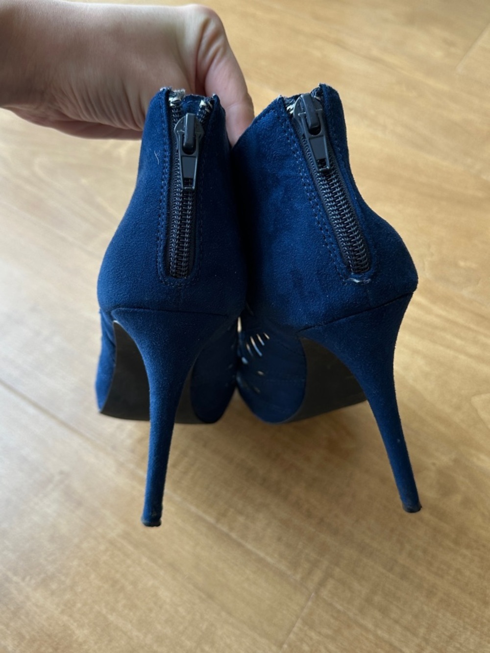 Guess Women’s Royal Blue Cutout Suede Margot Heeled Ankle Booties, Size 7M - Picture 4 of 14